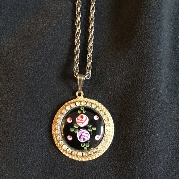 Pretty  Pendent Gold Filagree w Rhinestone Frame - Picture 2 of 4